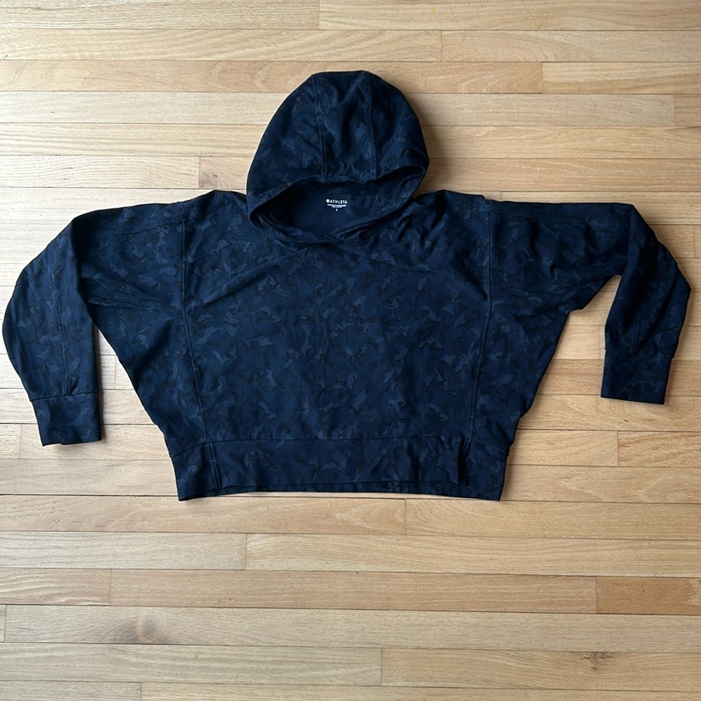 Athleta || Farallon printed hoodie in navy camo size L loose Fit